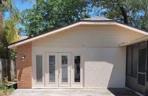 New Port Richey House | Cozy suite with separate entrance.
