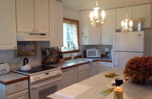 Sunset Beach House | Cozy Sunset Beach Cottage By Lake and Ocean, Peaceful Setting *Wi-Fi*