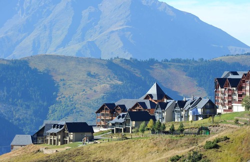 Peyragudes Apartment | Cozy T2 Apartment for 4 with Terrace, near Slopes, Free Shuttle, Mountain View, Access to Spa
