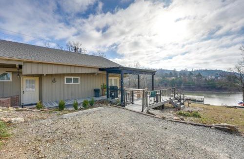 Cape Fair House | Cozy Table Rock Lake Boathouse with Pool Access