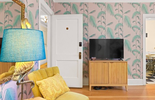 Alphabet Historic District Condo | Cozy tastefully decorated vintage inspired studio condo