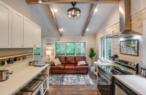 Linden House | Cozy Tennessee Retreat with Patio and Charcoal Grill!