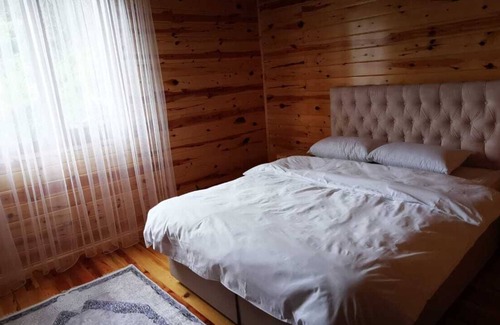 Akcaabat House | Cozy Timber Mountain House - 20min to city center