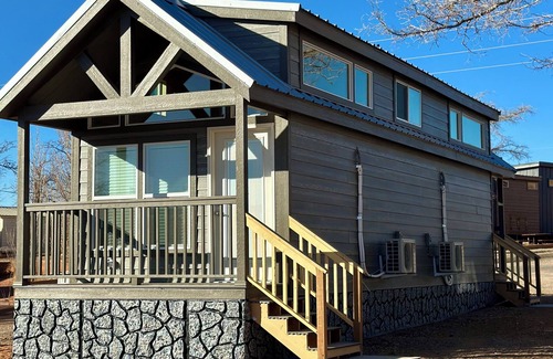 Page Cabin | Cozy Tiny Home King Room #21B