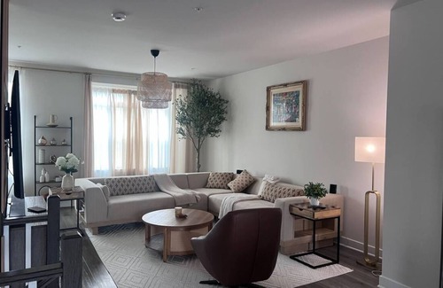 College Park House | Cozy townhome private master bedroom in serene Chillum with AC, WiFi,