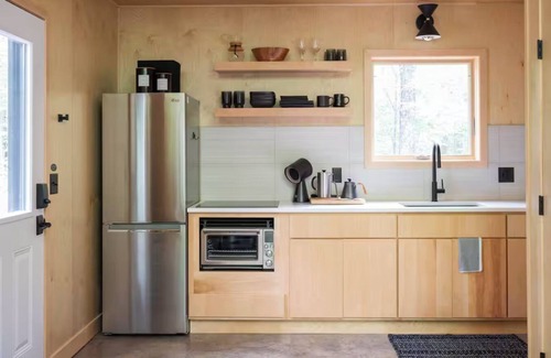 Cable Apartment | Cozy Trailside Nordic Chic Nature Cottage