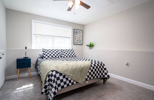 Bowie House | Cozy Trendy Bowie 1 Bedroom Basement Getaway Suite