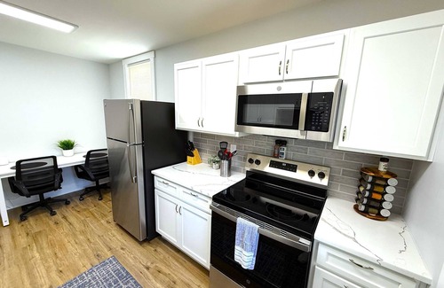 Wilmington Apartment | Cozy unit, King bed & laundry