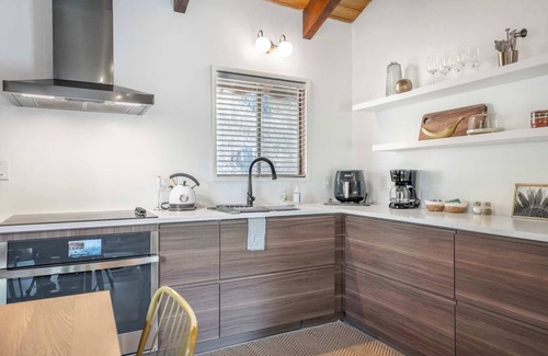 Crestline Cabin | Cozy Updated Cabin w/Views | Walk to Lake Gregory