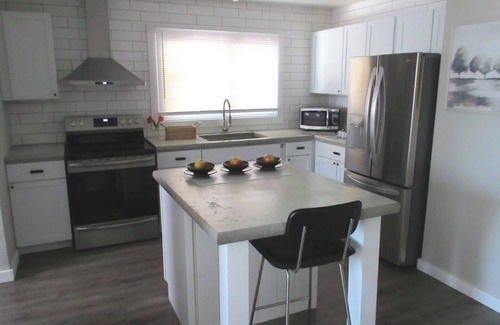 Rapid City House | Cozy, updated mid-century house. Close to downtown and Mt. Rushmore.