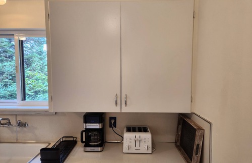 Leschi House | Cozy urban retreat overlooking Lake Washington!