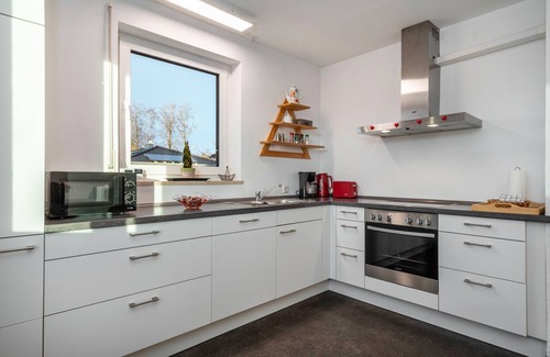 Lindau Apartment | Cozy Vacation Apartment Hotz close to the Golf Club Lindau with Mountain View
