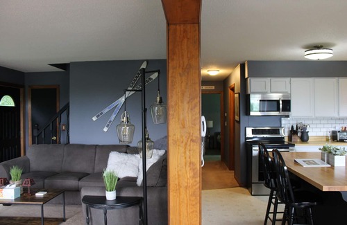 Chester House | Cozy Vermont Cabin · Mountain Views · Near Okemo