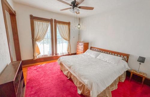 Duckpond Apartment | Cozy Victorian Apartment Downtown Sleeps 5