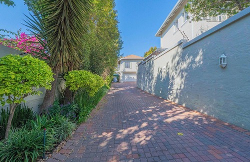 Greater Johannesburg Metropolitan Area House | Cozy Victorian Charm: Pool, Garden & Fireplace