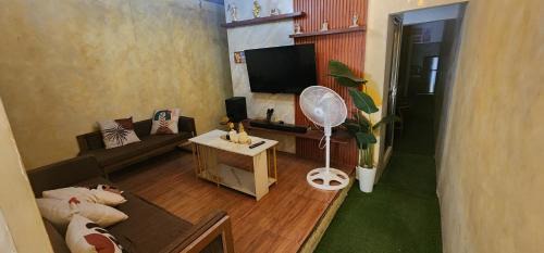 Bacoor City Villa | Cozy Villa with Pool for family or couples