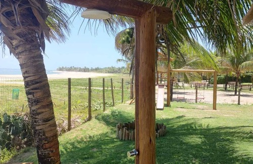 Itacimirim Apartment | Cozy village, right on the sand in Itacimirim