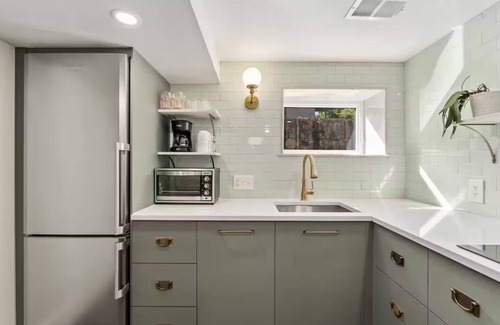 West Highland Apartment | Cozy vintage charm, super walkable