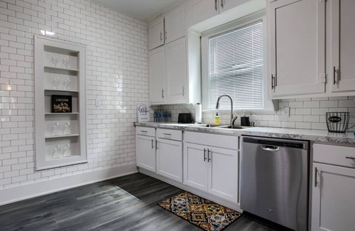 Near South House | Cozy vintage getaway minutes from downtown!