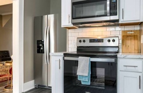 Near South House | Cozy vintage getaway minutes from downtown!