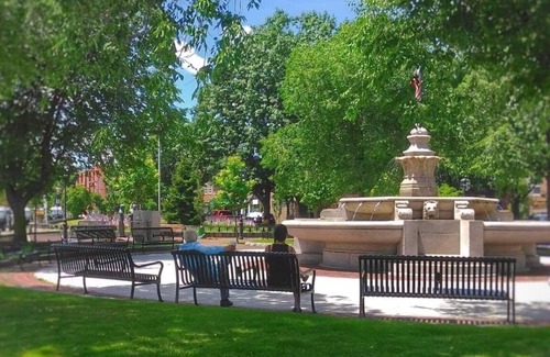 Chelsea Apartment | Cozy/warm Near-Commuter rail, Boston, Airport, Casino and More !