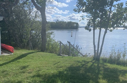 Stockton Springs House | Cozy Waterfront Bay Cottage