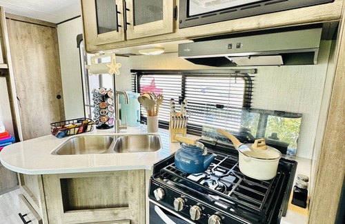 Key Largo RV Rental | Cozy Waterfront Retreat w/Private Boat Dock + Tiki