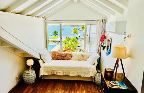 Nettle Bay Apartment | Cozy Waterfront Two-Level Condo with 2 Bathrooms ,Pool, AC