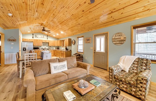 Waverly Cabin | Cozy Waverly Cabin w/Fireplace & Deck!