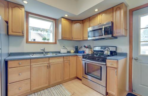 Westmont House | Cozy Westmont Home Walk to Metra Station!