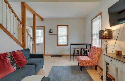 Westmont House | Cozy Westmont Home Walk to Metra Station!