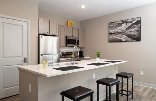 Whitestown Apartment | Cozy Whitestown 2BR Sunset Haven