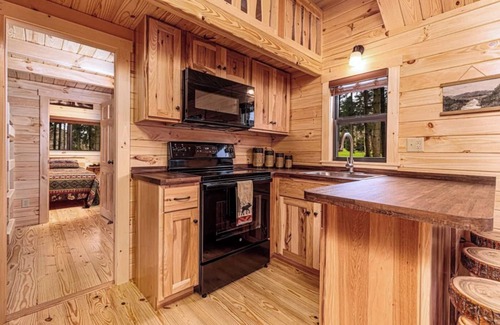 Hector Cabin | Cozy Wine Cabin escape with Breathtaking Views 1