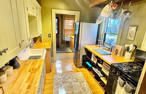 Linden Hills House | Cozy Zen Retreat by Lake Bde Maka Ska; perfect for getaways, families & friends