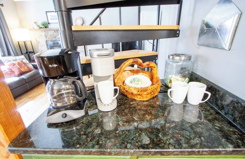 Albrightsville Cabin | CozyCottageGetaway;PetFriendly;FencedYard;Lake;Beach;Pool;JimThorpe;WaterPKs,SKI