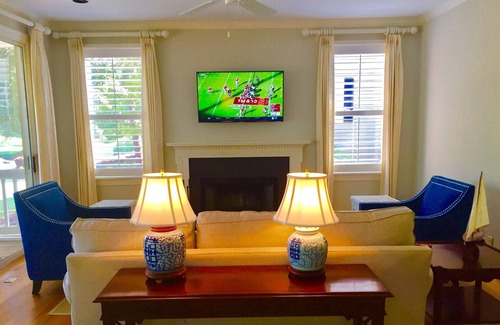 Lake Oconee House | CozyLakeFRONTHome w/Dock!-QuietCove!-Fireplace-GreatViews &GreatReviews!