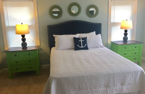 Lake Oconee House | CozyLakeFRONTHome w/Dock!-QuietCove!-Fireplace-GreatViews &GreatReviews!