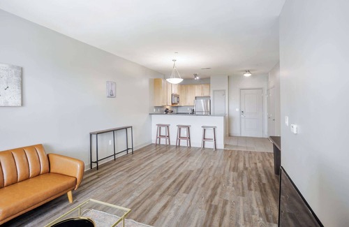 Central Business District Apartment | CozySuites at the Banks gym, pool 02