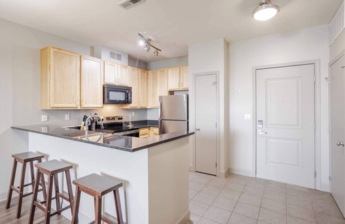 Central Business District Apartment | CozySuites at the Banks gym, pool 02