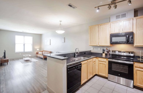 Central Business District Apartment | CozySuites at the Banks gym, pool 02