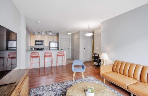 Central Business District Apartment | CozySuites at the Banks gym pool 13