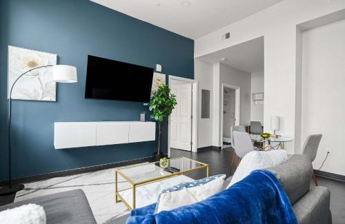 Cultural District Apartment | CozySuites Chic 1BR in Downtown Pitts 11