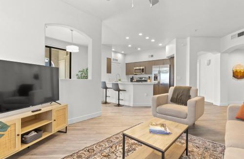 Glendale Sports and Entertainment District Apartment | CozySuites Glendale by the stadium with pool 16