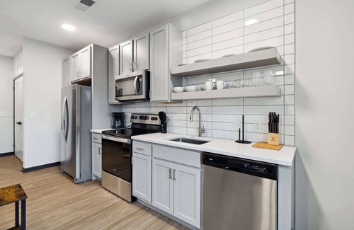 Lockerbie Square Apartment | CozySuites Mass with parking, lounge & roof deck #33