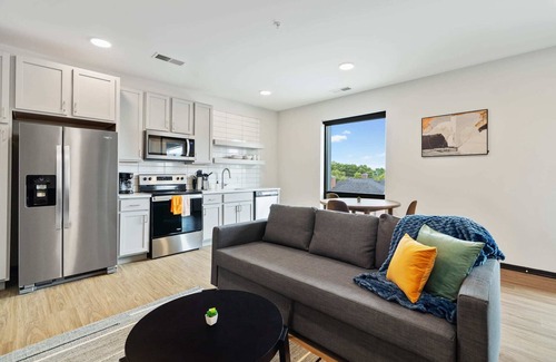 Lockerbie Square Apartment | CozySuites Mass with parking, lounge and roof deck 7