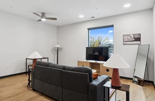 Lockerbie Square Apartment | CozySuites Mass with parking lounge & roof deck #38