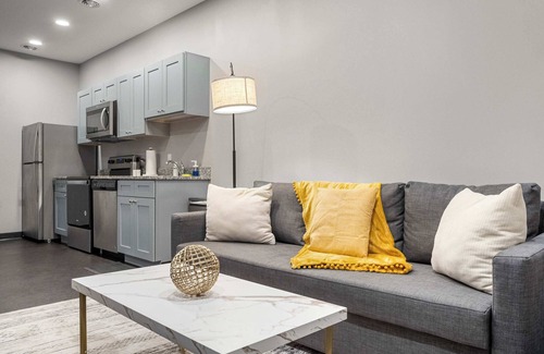 Cultural District Apartment | CozySuites Modern 1BR in Downtown Pitts #1