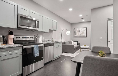 Cultural District Apartment | CozySuites Modern 1BR in Downtown Pitts 8