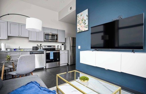 Cultural District Apartment | CozySuites Modern 1BR in Downtown Pitts 12