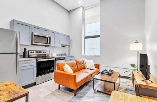 Cultural District Apartment | CozySuites Modern 1BR in Downtown Pitts #16